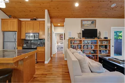 2014 Royal Saint Georges Dr, Florence, OR 97439 - Photo 8