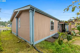 620 N Bay St, Waldport, OR 97394 - Photo 32