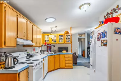 620 N Bay St, Waldport, OR 97394 - Photo 10