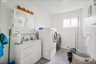 11901 SE Powell Blvd, Portland, OR 97266 - Photo 14