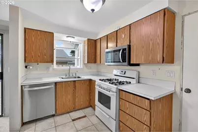 11037 SW 61st Ave, Portland, OR 97219 - Photo 6
