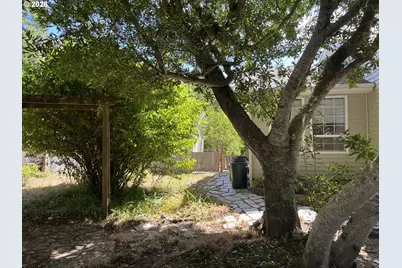 2286 N 22nd Ct, Florence, OR 97439 - Photo 30