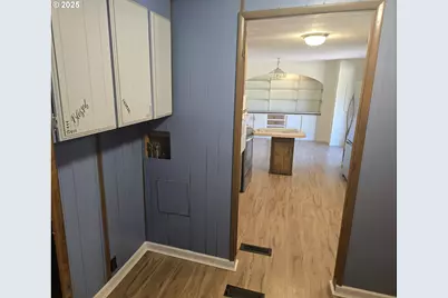 100120 Highway 97, Chemult, OR 97731 - Photo 8