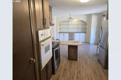 100120 Highway 97, Chemult, OR 97731 - Photo 6