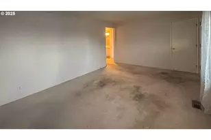 1023 NE Primrose Pl, Grants Pass, OR 97526 - Photo 4