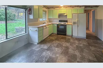 1023 NE Primrose Pl, Grants Pass, OR 97526 - Photo 6