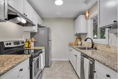 13295 SW Oakwood St, Beaverton, OR 97005 - Photo 12