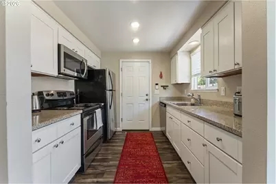 8315 SW La Mancha Ct, Portland, OR 97224 - Photo 10
