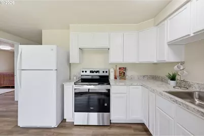 266 40th St, Springfield, OR 97478 - Photo 12