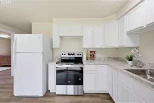 266 40th St, Springfield, OR 97478 - Photo 12