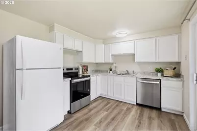 266 40th St, Springfield, OR 97478 - Photo 14