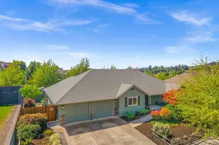 2662 NW Mt Ashland Dr, McMinnville, OR 97128 - Photo 2