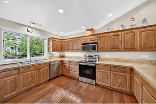 2662 NW Mt Ashland Dr, McMinnville, OR 97128 - Photo 14