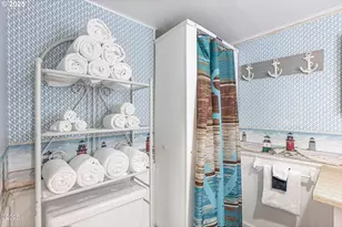 1540 NW 20th St, Lincoln City, OR 97367 - Photo 12