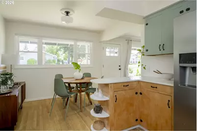 12105 NE Stanton St, Portland, OR 97220 - Photo 8