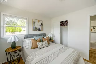 12105 NE Stanton St, Portland, OR 97220 - Photo 16