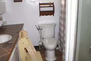 226 NW 2nd Ave, Myrtle Creek, OR 97457 - Photo 8