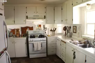 226 NW 2nd Ave, Myrtle Creek, OR 97457 - Photo 10