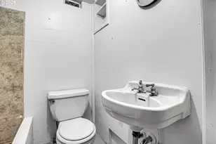 8913 N Seneca St, Portland, OR 97203 - Photo 40