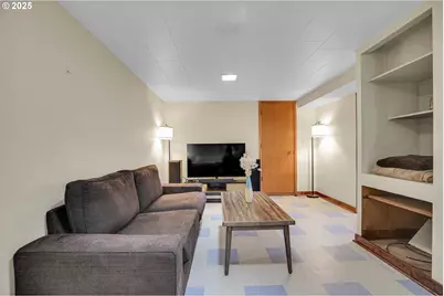 8913 N Seneca St, Portland, OR 97203 - Photo 42