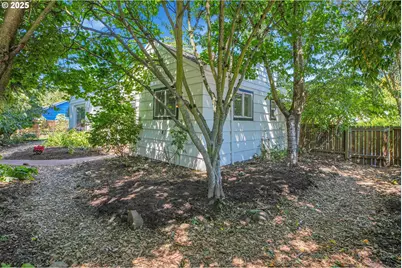 8913 N Seneca St, Portland, OR 97203 - Photo 6