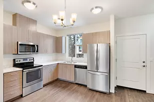 10829 E Burnside St, Portland, OR 97216 - Photo 2