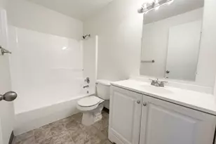 1108 NE Tamera Ln, Portland, OR 97220 - Photo 6