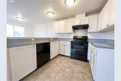 1108 NE Tamera Ln, Portland, OR 97220 - Photo 2