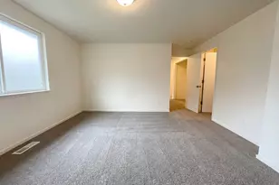 1108 NE Tamera Ln, Portland, OR 97220 - Photo 12