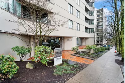 2245 SW Park Pl #3A, Portland, OR 97205 - Photo 2