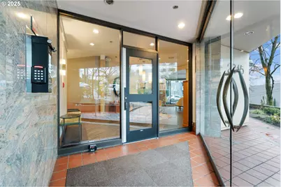 2245 SW Park Pl #3A, Portland, OR 97205 - Photo 6