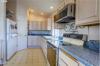 1708 NW 38th St, Lincoln City, OR 97367 - Photo 12