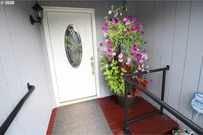 8563 SW Hamlet St, Portland, OR 97224 - Photo 2