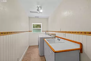 785 E 44th Ave, Eugene, OR 97405 - Photo 34