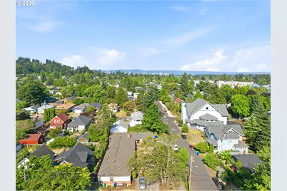 7822 NE Everett St, Portland, OR 97213 - Photo 6