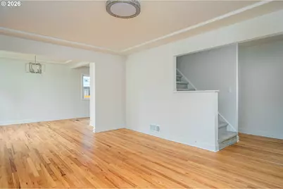 5721 N Willis Blvd, Portland, OR 97203 - Photo 8