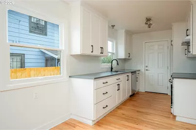 5721 N Willis Blvd, Portland, OR 97203 - Photo 16