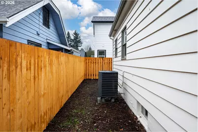 5721 N Willis Blvd, Portland, OR 97203 - Photo 38