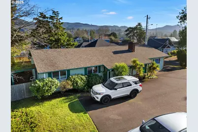 1010 3rd Ave, Seaside, OR 97138 - Photo 2