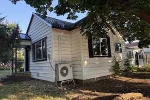 515 Baltimore St, Elgin, OR 97827 - Photo 2