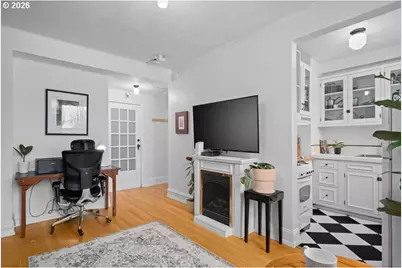 1631 NW Everett St #208, Portland, OR 97209 - Photo 2