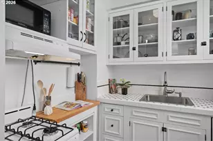 1631 NW Everett St, Portland, OR 97209 - Photo 6