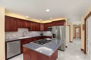 534 NE South Shore Rd, Portland, OR 97211 - Photo 14