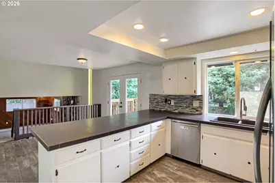 19025 SW Brooklawn Ct, Beaverton, OR 97003 - Photo 8