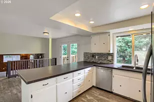 19025 SW Brooklawn Ct, Beaverton, OR 97003 - Photo 8