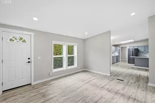 4617 SE 133rd Dr, Portland, OR 97236 - Photo 2