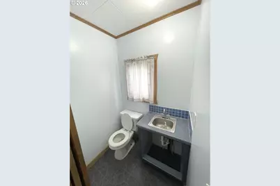 260 W Center St, Heppner, OR 97836 - Photo 8