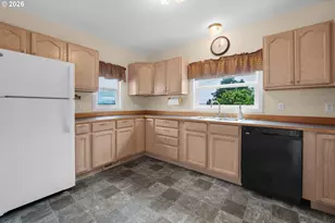 97 Dresden St, Astoria, OR 97103 - Photo 8