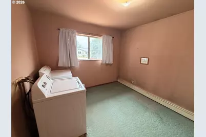 328 S Quincy Ave, Hines, OR 97738 - Photo 12