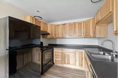 351 40th St, Springfield, OR 97478 - Photo 6